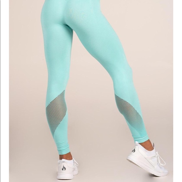 NWOT RYDERWEAR AQUA SEAMLESS LEGGINGS - Picture 2 of 6